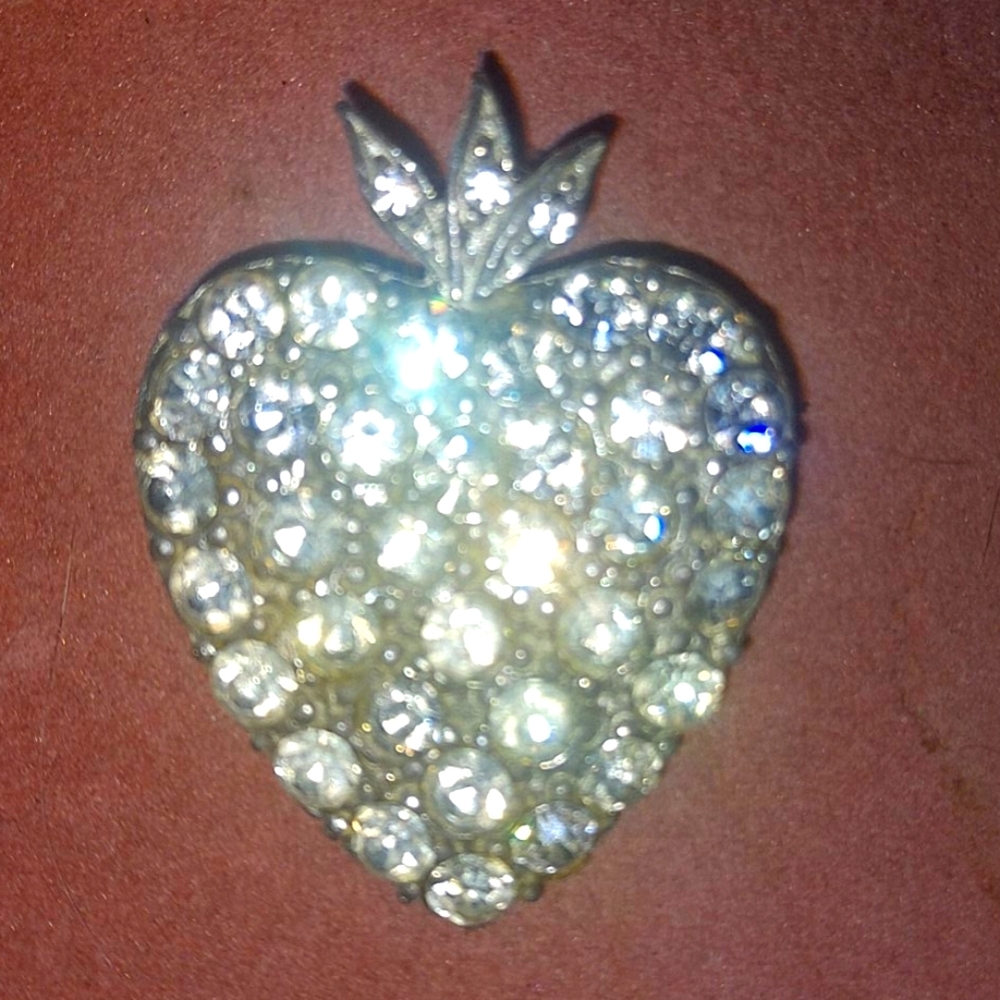 Beautiful Rhinestone Vtg. Strawberry Heart Brooch - Picture 1 of 4